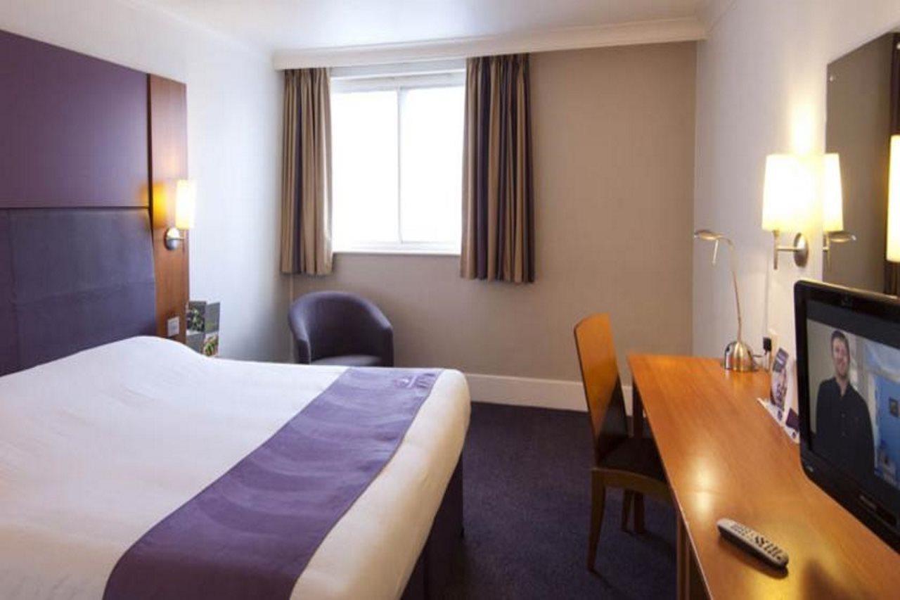 Premier Inn โคล์เชสเตอร์ ภายนอก รูปภาพ