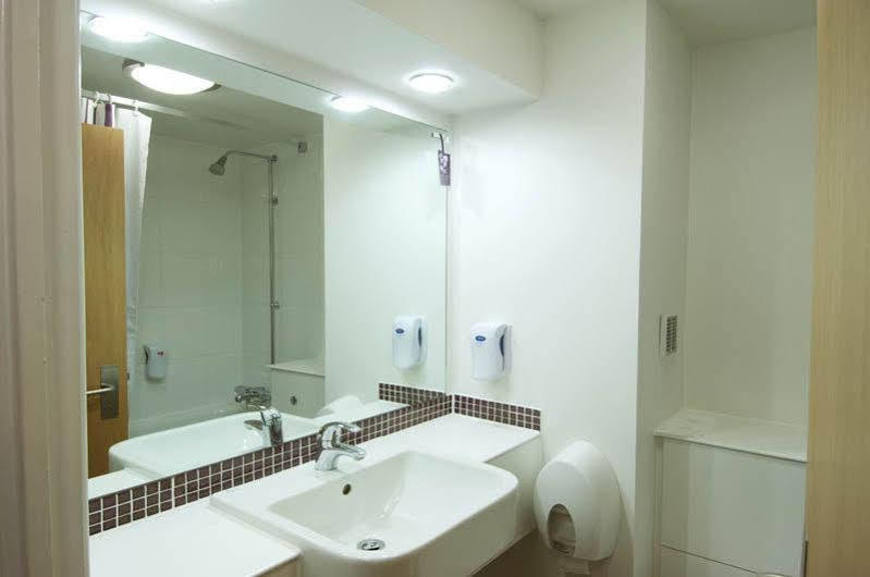 Premier Inn โคล์เชสเตอร์ ภายนอก รูปภาพ
