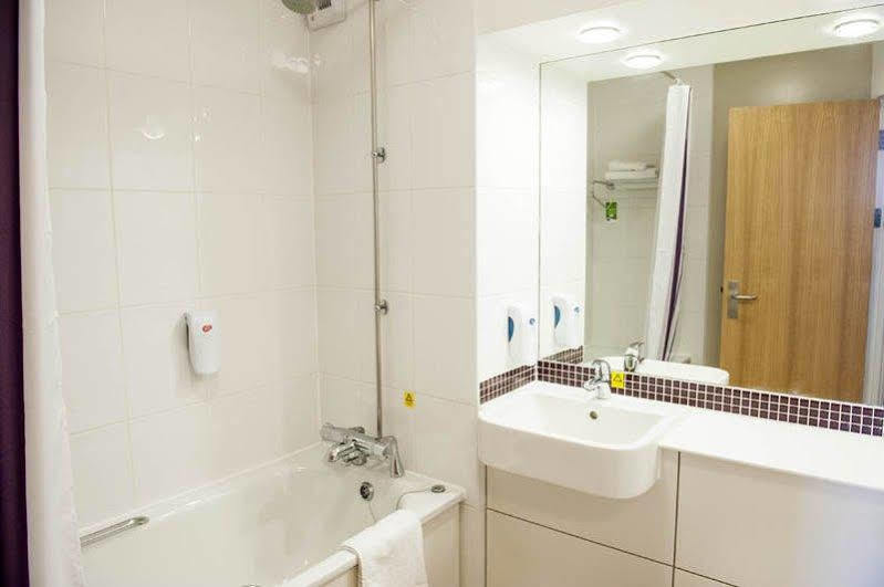 Premier Inn โคล์เชสเตอร์ ภายนอก รูปภาพ