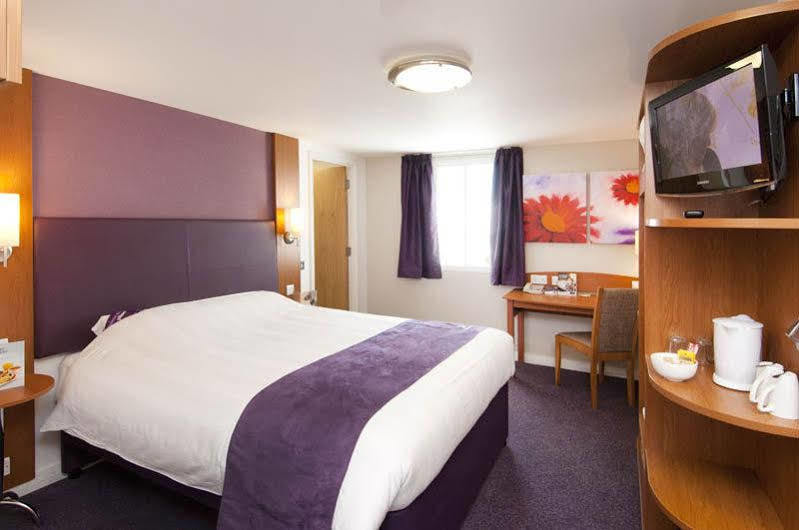 Premier Inn โคล์เชสเตอร์ ภายนอก รูปภาพ