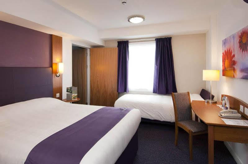 Premier Inn โคล์เชสเตอร์ ภายนอก รูปภาพ